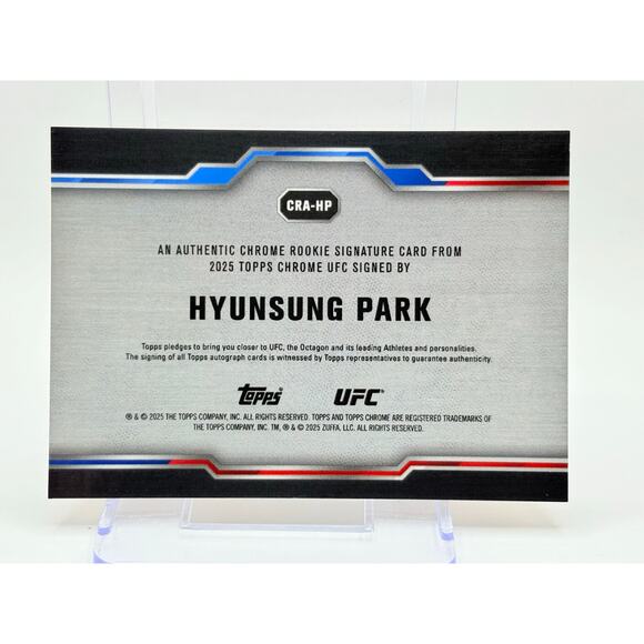 2025 Topps UFC Chrome Sapphire Hyunsung Park Rookie Gold Refractor Auto 21/50 SP - Picture 2 of 2